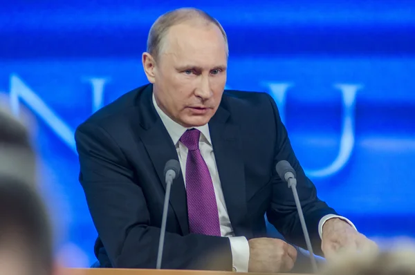 Путин снизил страховые взносы до 15%